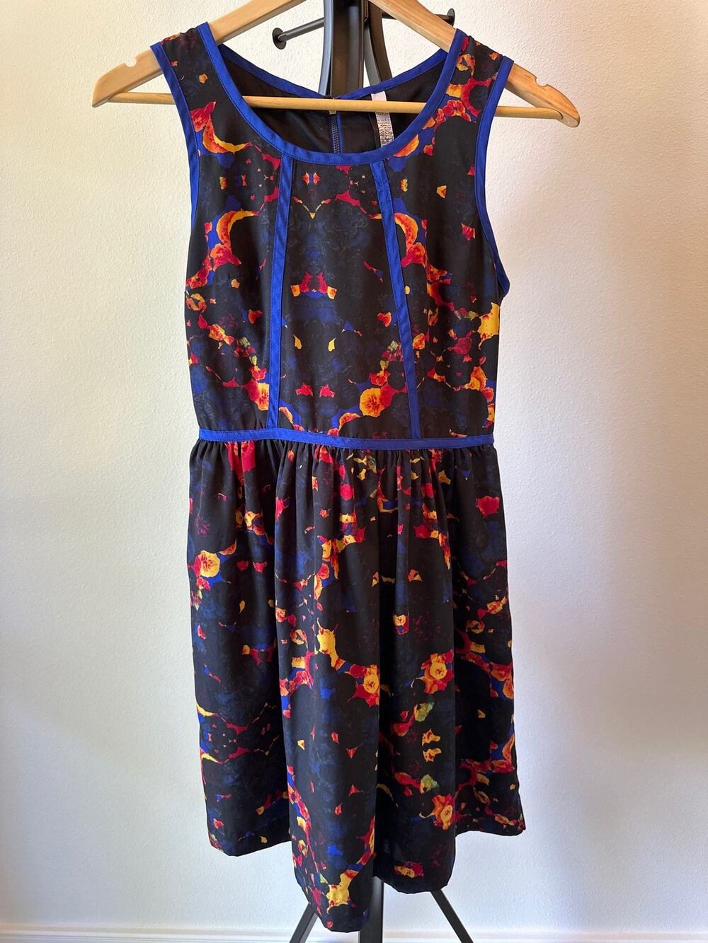 Kensie Fit and Flare Fully Lined Black Floral Dress Blue Trim Sleeveless Sz XS